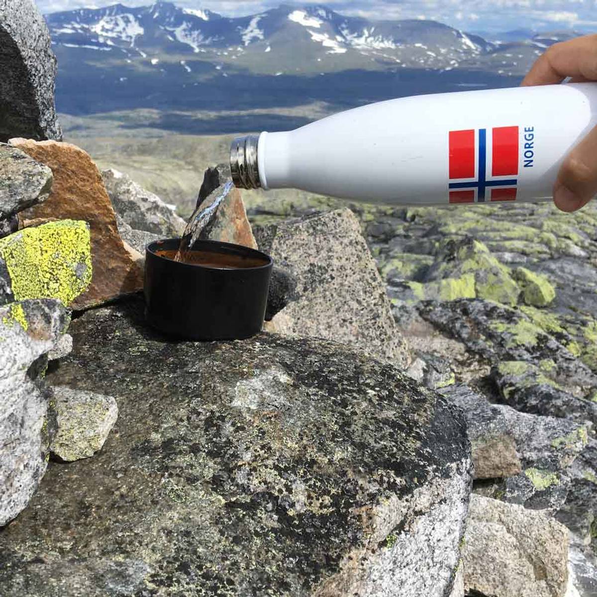 Vacuum flask with Norwegian flag