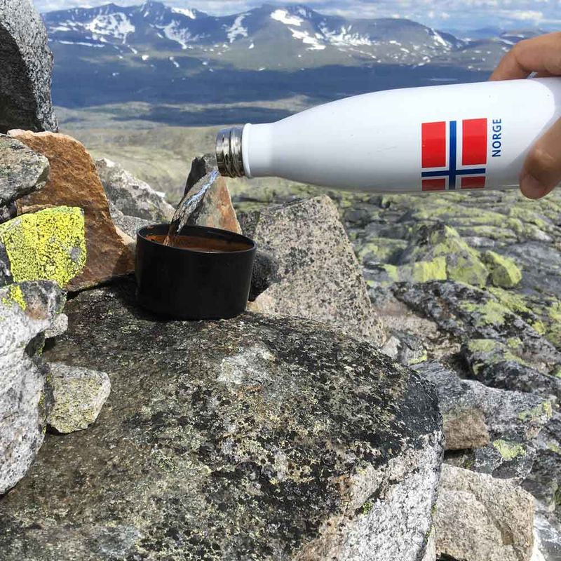 Vacuum flask with Norwegian flag