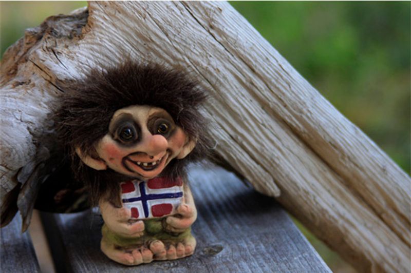 Troll with flag on belly(Troll # 093)