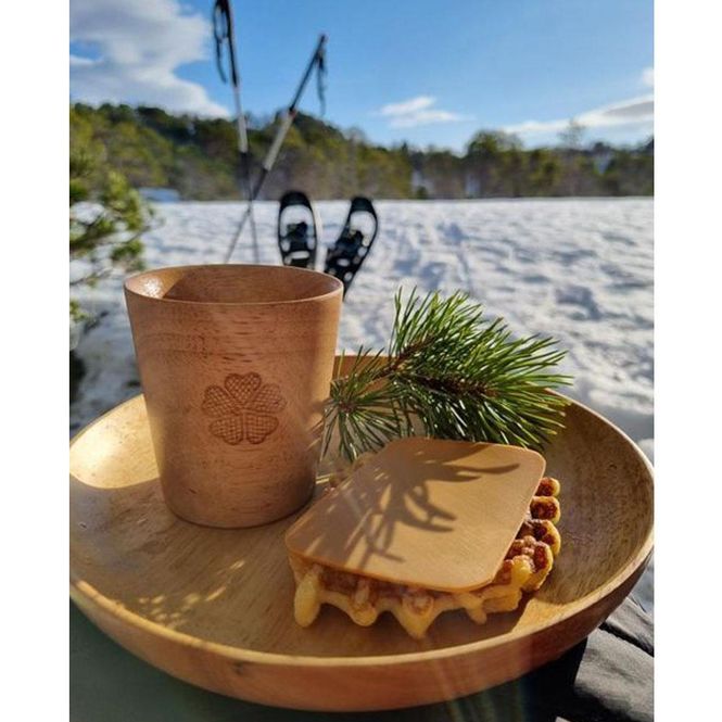 Main Image Wooden plate with waffle design